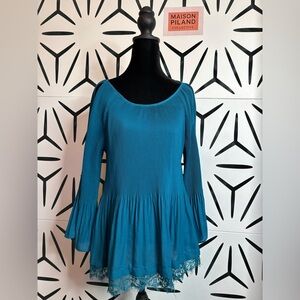 Roz & Ali Teal Pleated Top with Slit Bell Sleeves & Lace Trim Size L